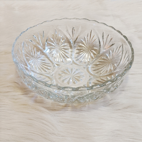 Vintage etched glass bowl. - Picture 1 of 6